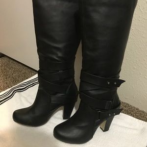 Knee high black heel boots size 71/2
